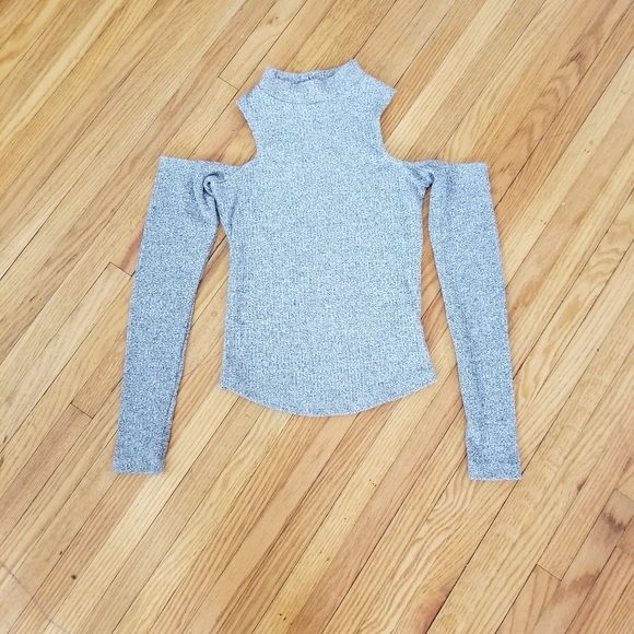 🌸 3/$15 Ribbed Off The Shoulder TurtleNeck XS - Picture 2 of 4